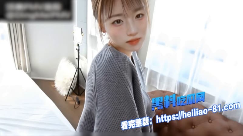 弹力混剪系列清纯可爱小姑娘沙发上被猛男狂舔嫩逼后露脸口交疯狂吸精1