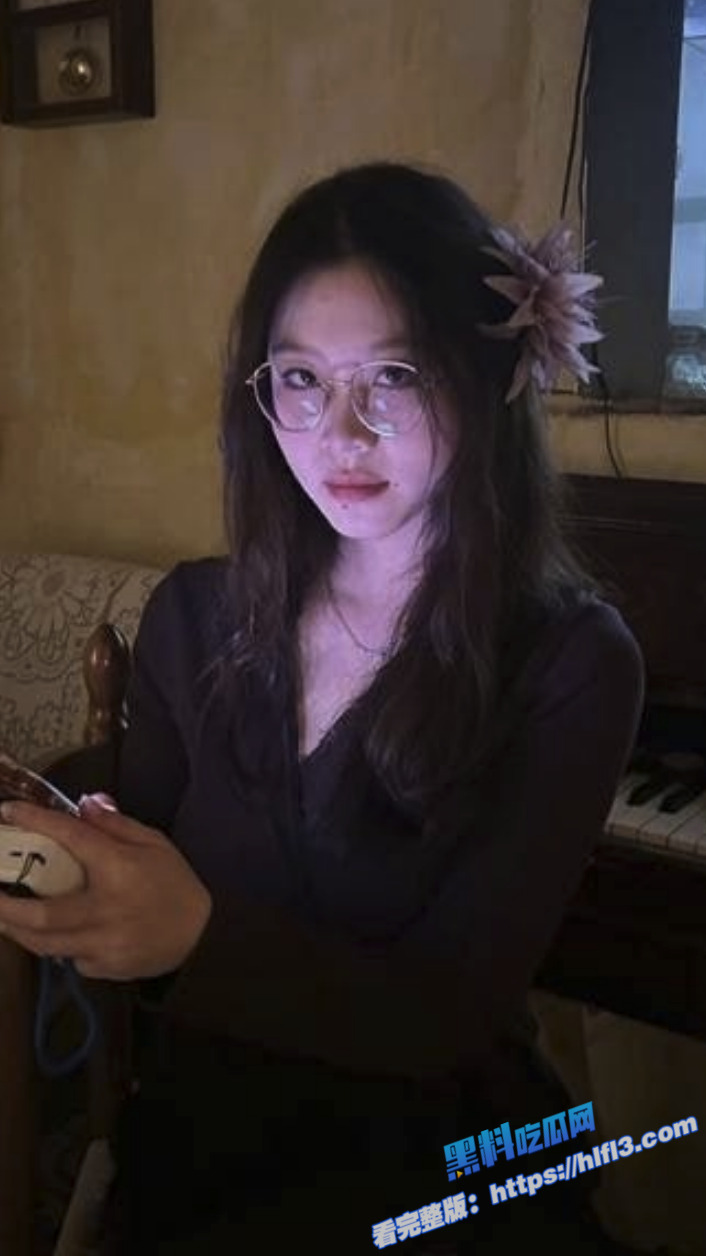 贵州信息工程学院 李倩雯 高颜值反差母狗偷情被抓 性爱吃鸡视频被男友曝光！2