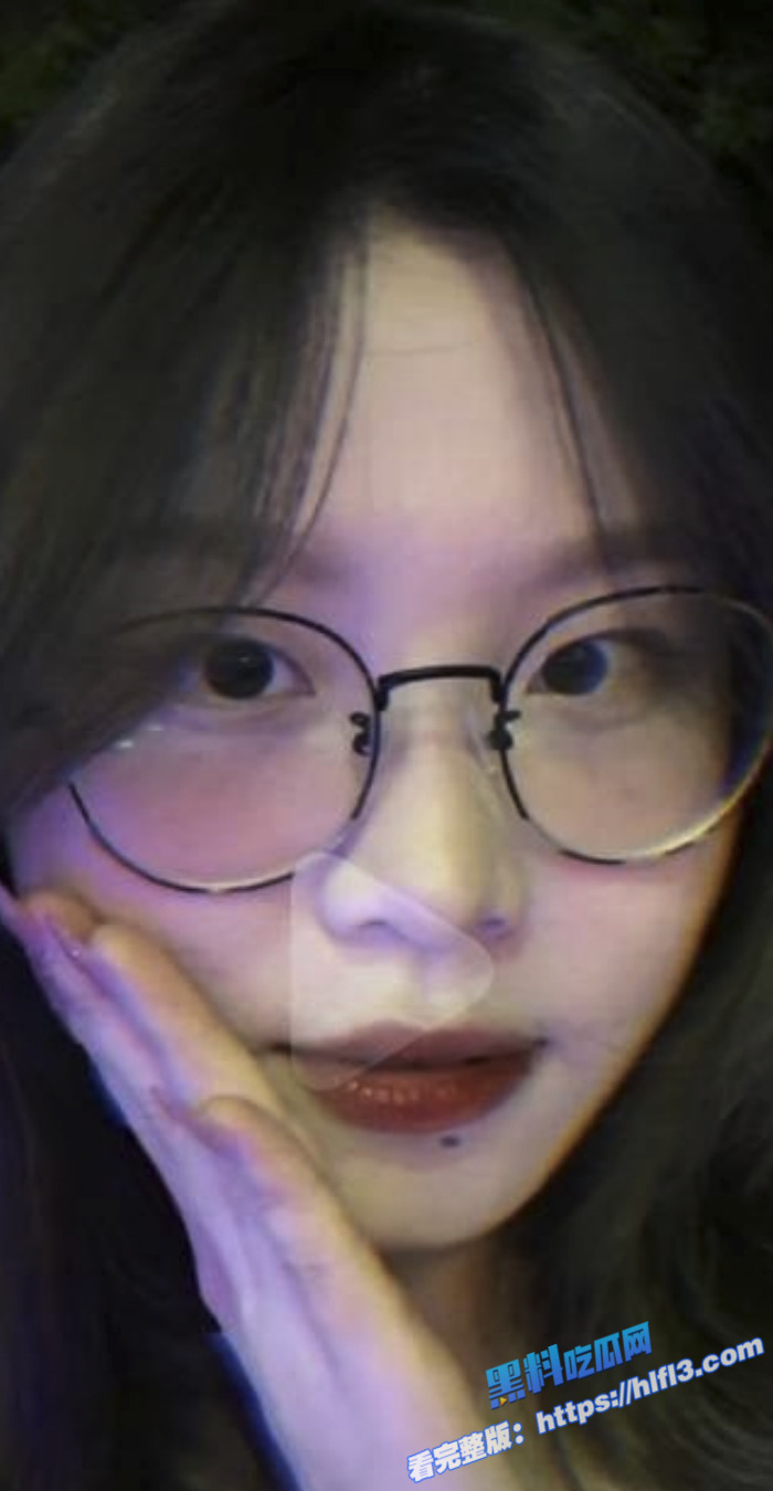 贵州信息工程学院 李倩雯 高颜值反差母狗偷情被抓 性爱吃鸡视频被男友曝光！3
