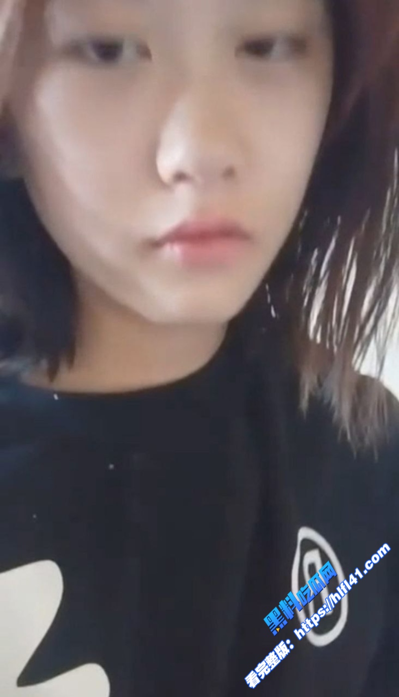 广州眼镜学霸 李嘉琪 在校清纯学妹 背后是金主的母狗 听从金主1v1视频 被录屏流出！ 1