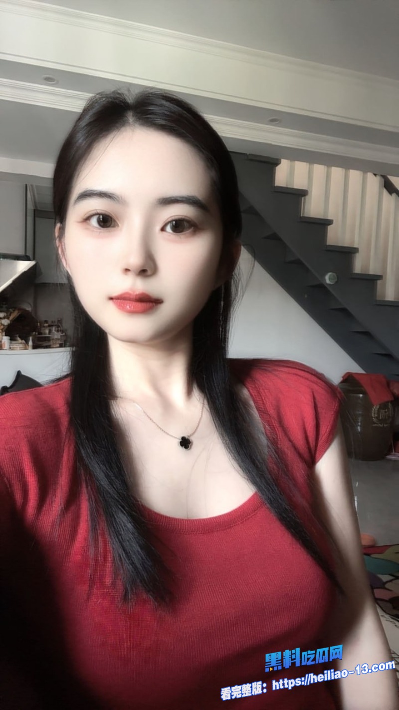 广西反差女大学生张雪薇跪地舔金主屌私拍视频流出 2