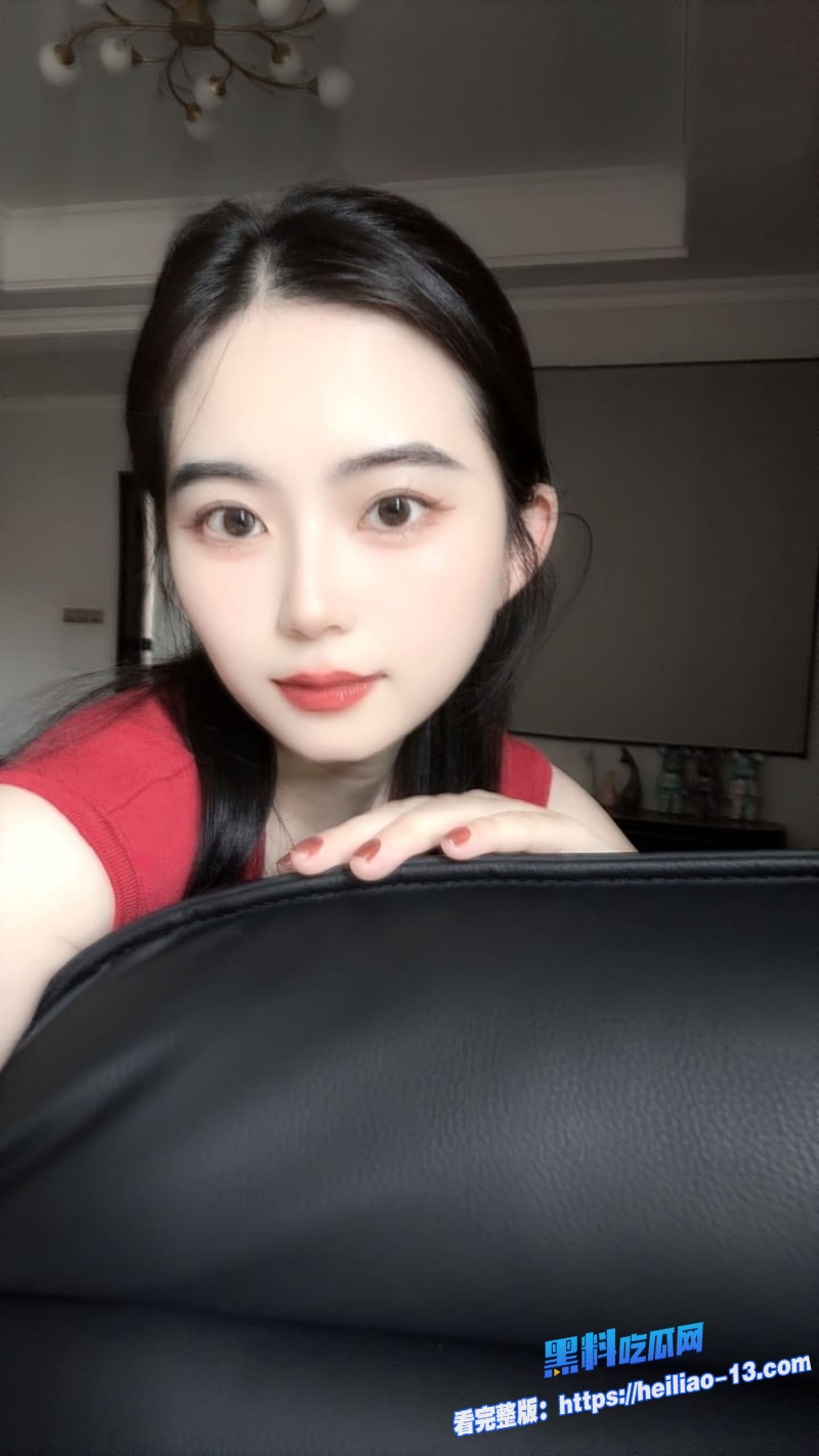 广西反差女大学生张雪薇跪地舔金主屌私拍视频流出 3