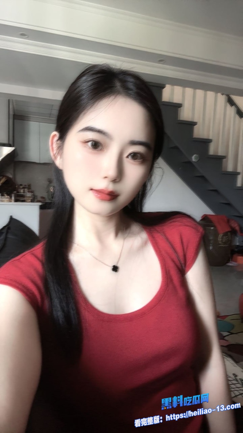 广西反差女大学生张雪薇跪地舔金主屌私拍视频流出 4
