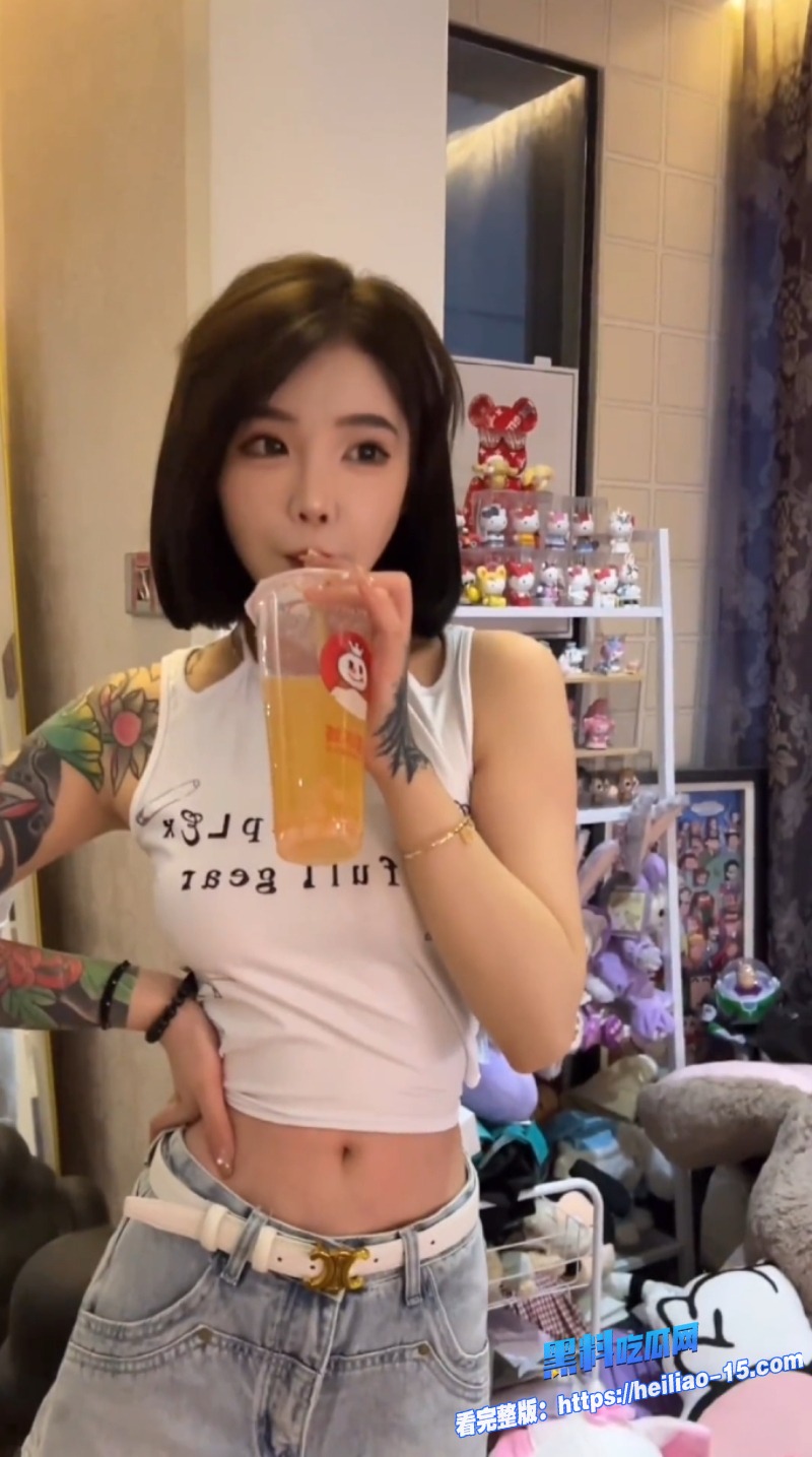 花臂舌钉精神小妹携手闺蜜下海直播各种掰穴自慰 2 花臂舌钉精神小妹携手闺蜜下海直播各种掰穴自慰 2