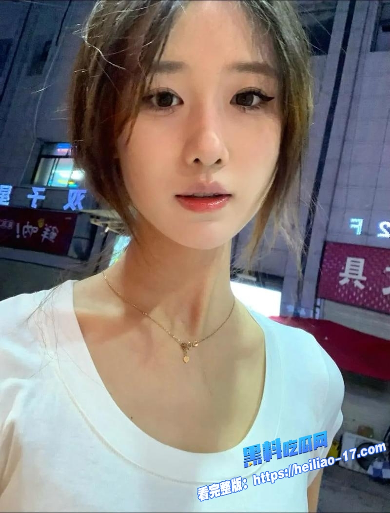 精虫上脑的表弟在酒里偷偷下春药巨乳表姐喝醉彻底发情1 精虫上脑的表弟在酒里偷偷下春药巨乳表姐喝醉彻底发情1