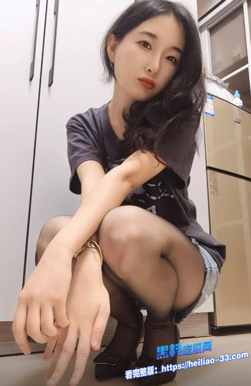 叔叔嫂子小舅子全家淫乱群P狂欢 三人轮番猛插嫂子淫叫不断2