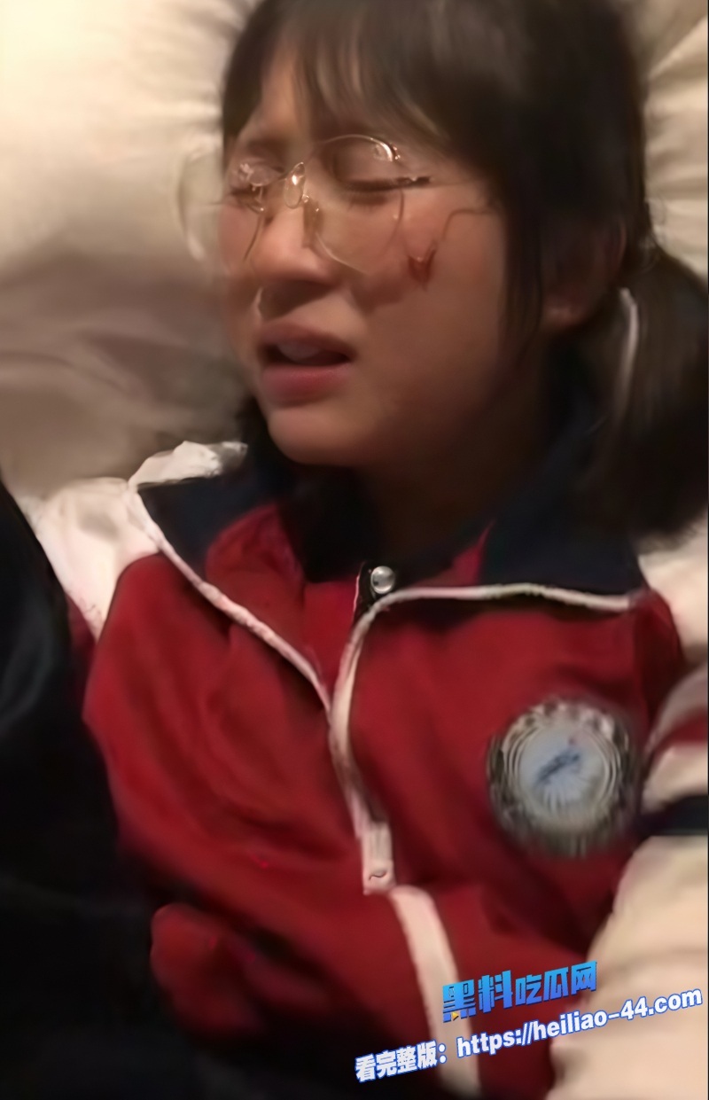 河南实验中学极品高颜值清纯美少女柯晗星与男友偷尝禁果视频流出2 河南实验中学极品高颜值清纯美少女柯晗星与男友偷尝禁果视频流出2