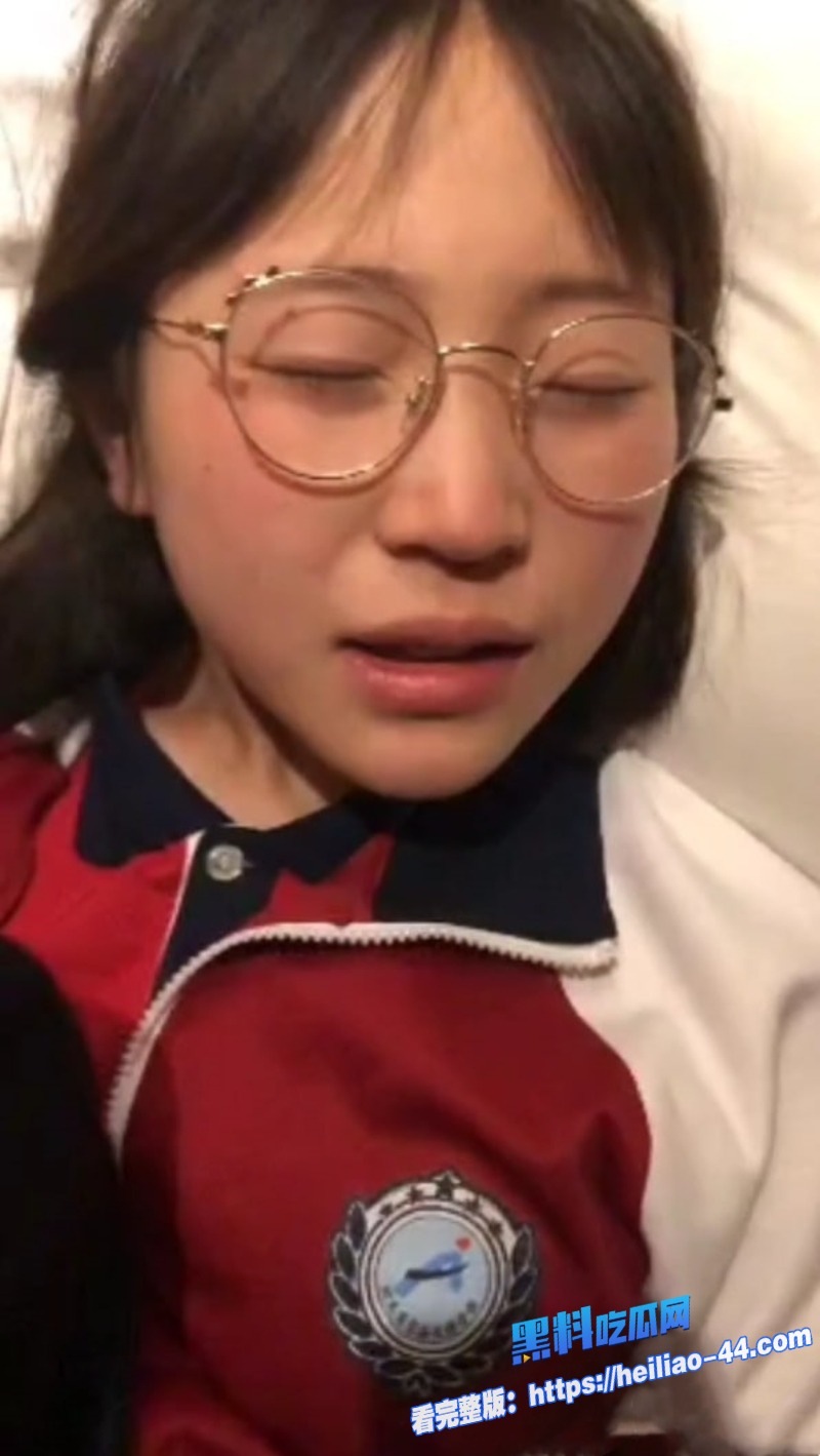 河南实验中学极品高颜值清纯美少女柯晗星与男友偷尝禁果视频流出3 河南实验中学极品高颜值清纯美少女柯晗星与男友偷尝禁果视频流出3