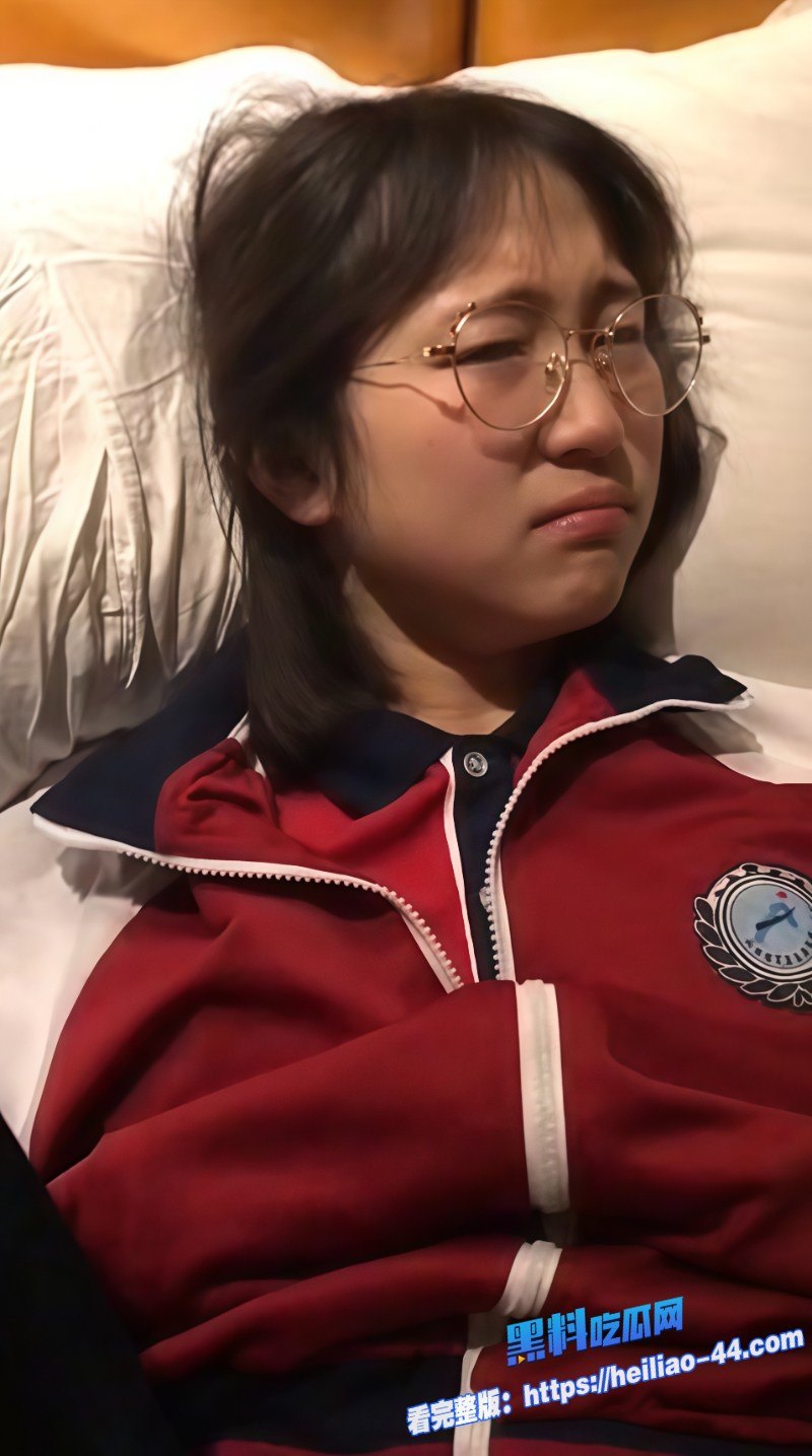 河南实验中学极品高颜值清纯美少女柯晗星与男友偷尝禁果视频流出4 河南实验中学极品高颜值清纯美少女柯晗星与男友偷尝禁果视频流出4