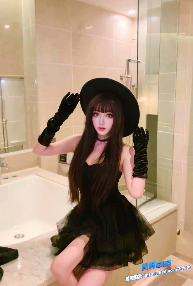 海角家庭乱伦骚货丈母娘身穿紫色情趣内衣被疯狂调教蜜桃臀被疯狂爆操娇喘声超诱惑7