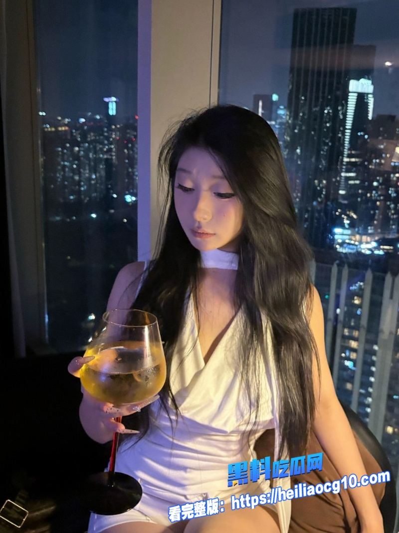 高颜值学生张欣彤9 高颜值学生张欣彤9