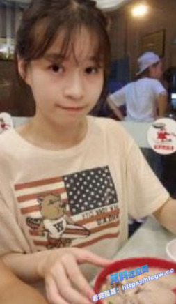 新婚人妻 刘琪琪 背着老公勾引老公朋友被抓包 白色婚纱与黑丝母狗来回切换！图2