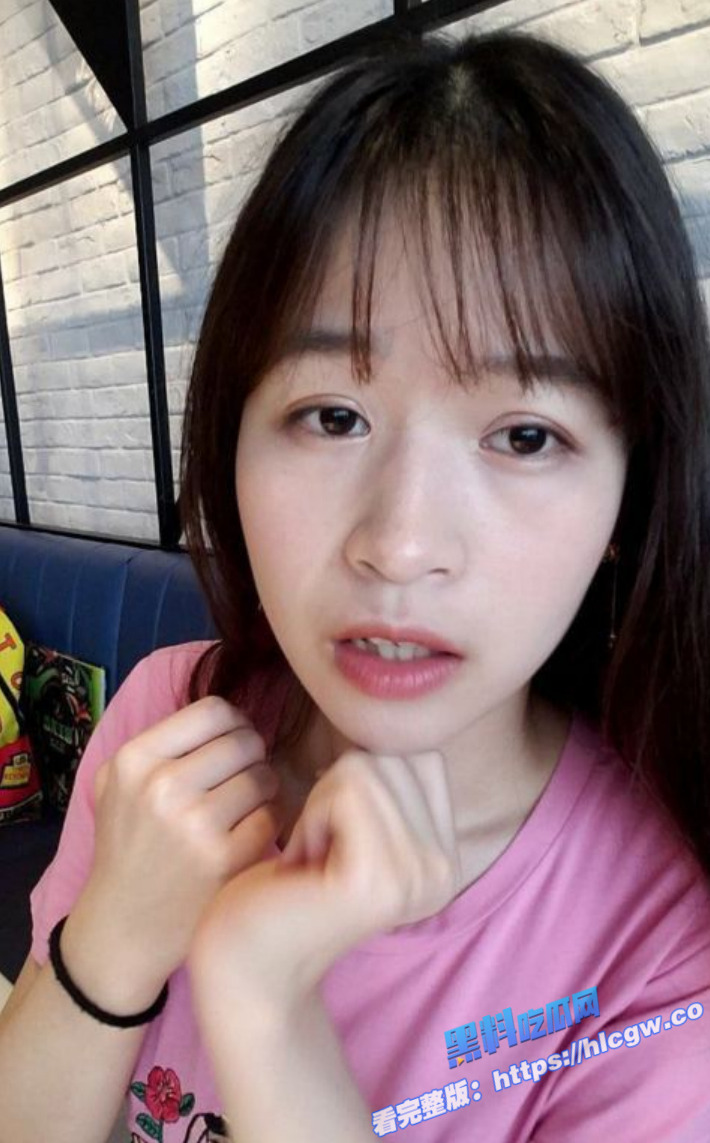 新婚人妻 刘琪琪 背着老公勾引老公朋友被抓包 白色婚纱与黑丝母狗来回切换!图4 新婚人妻 刘琪琪 背着老公勾引老公朋友被抓包 白色婚纱与黑丝母狗来回切换!图4