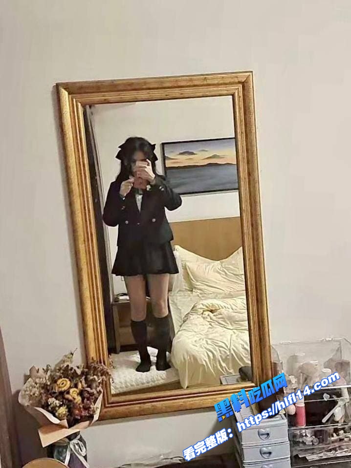 抖音同城约炮骚逼女销售 苏美娜 反差小母狗一个 赤裸出境 那表情真销魂！图4