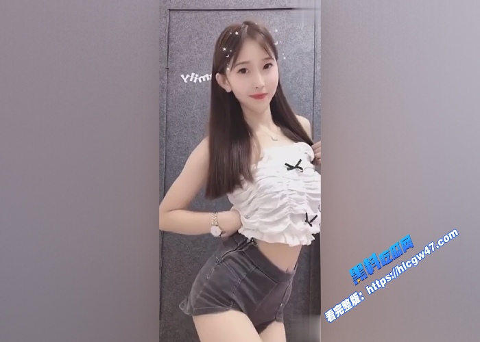 在校舞蹈系大学生一字马女神抖音风热舞开档黑丝脸穴同框自慰骚气十足 图3WH700x500px 在校舞蹈系大学生一字马女神抖音风热舞开档黑丝脸穴同框自慰骚气十足 图3WH700x500px