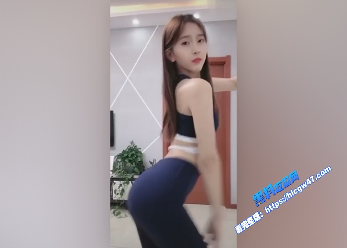 在校舞蹈系大学生一字马女神抖音风热舞开档黑丝脸穴同框自慰骚气十足 图4WH700x500px 在校舞蹈系大学生一字马女神抖音风热舞开档黑丝脸穴同框自慰骚气十足 图4WH700x500px