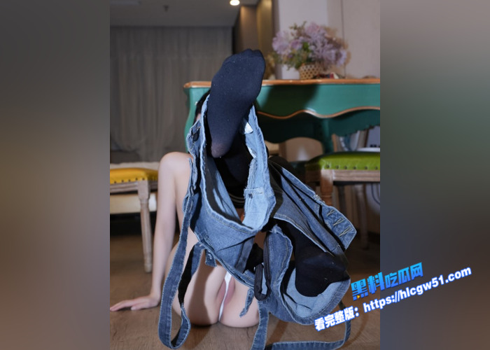 秀人网模特 林月月 第三套最新大尺度写真 摄影师忍不住干了一炮 三点粉嫩小穴非常紧致 强烈推荐5 秀人网模特 林月月 第三套最新大尺度写真 摄影师忍不住干了一炮 三点粉嫩小穴非常紧致 强烈推荐5