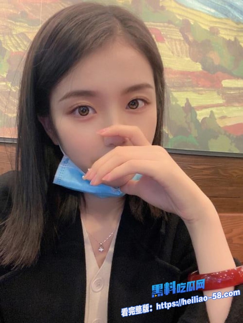 海角乱伦清纯学妹穿白丝背带裙和白色衬衫疯狂勾引哥哥 2 海角乱伦清纯学妹穿白丝背带裙和白色衬衫疯狂勾引哥哥 2