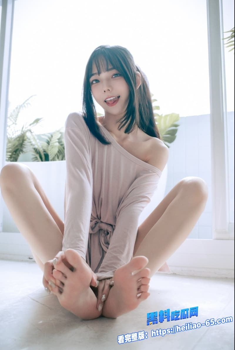 推特网红纯欲女孩啾啾不雅视频流出身穿性感二次元制服手持按摩棒疯狂自慰12 推特网红纯欲女孩啾啾不雅视频流出身穿性感二次元制服手持按摩棒疯狂自慰12