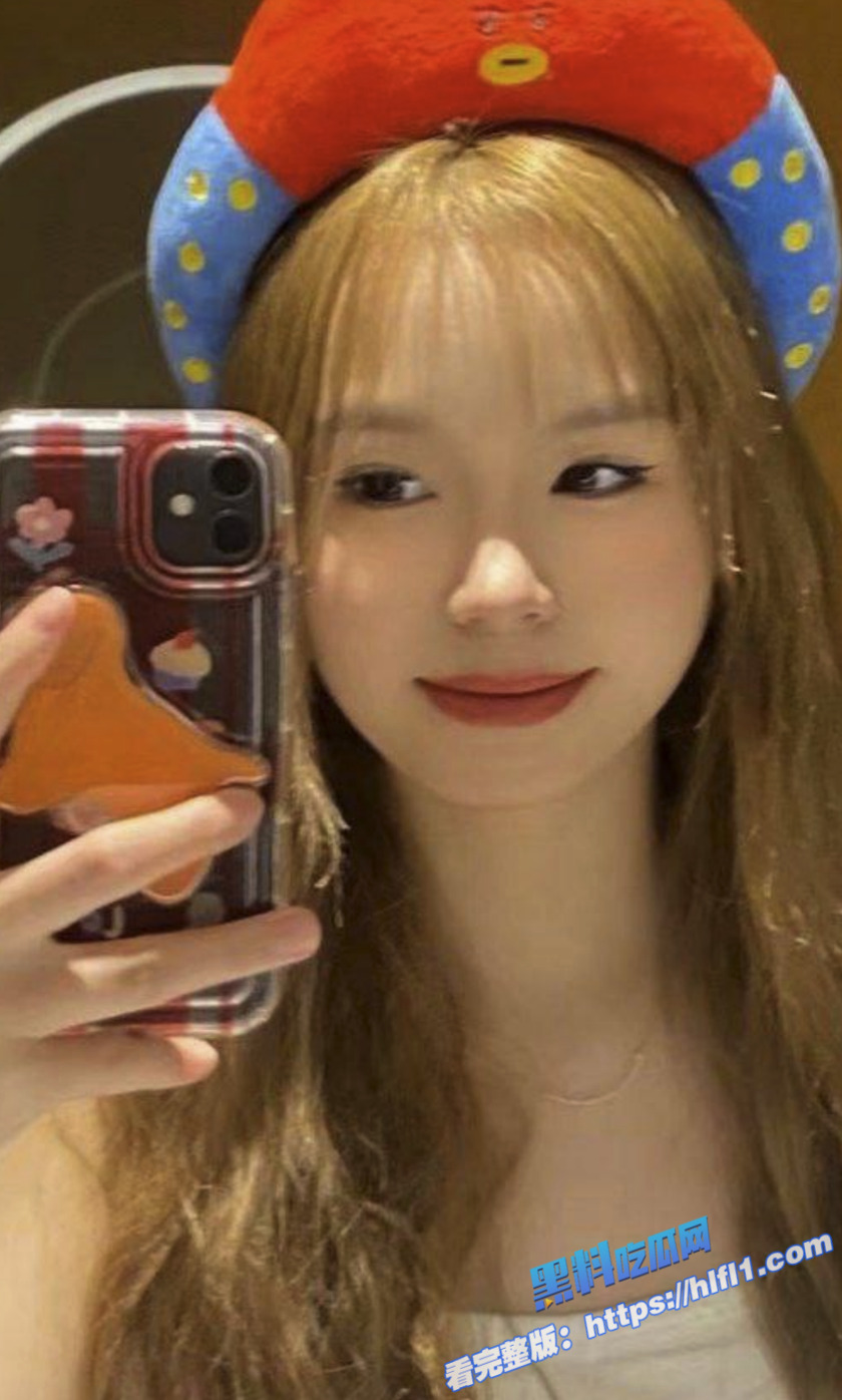 湖南长沙爵士舞导师 芬芬 洗澡时掰开自己的小穴自拍 白嫩稚嫩的身体好诱人！3