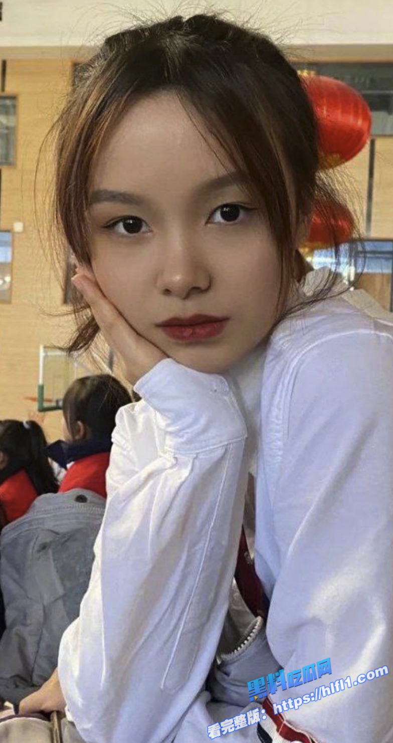 湖南长沙爵士舞导师 芬芬 洗澡时掰开自己的小穴自拍 白嫩稚嫩的身体好诱人！4