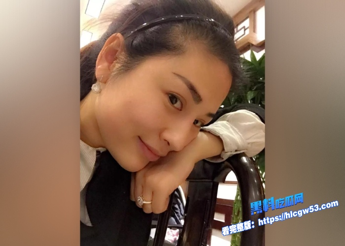 极品35岁人妻熟女菲菲背着老公出轨约炮多毛骚穴被镜头特写展示一看就是性瘾极大 图3WH700x500px