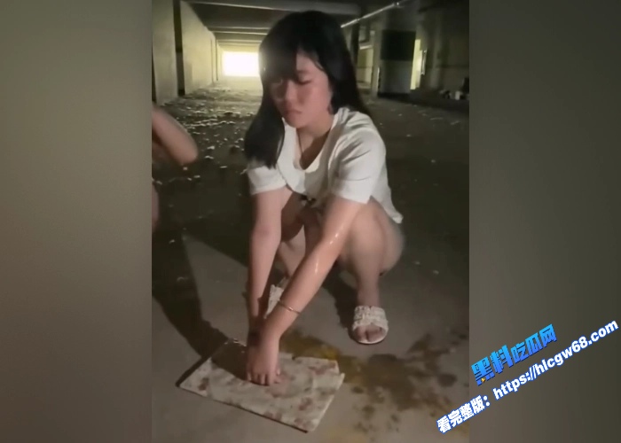 山东临沂又现精神小妹霸凌事件七个小太妹逼迫女孩舔舐赃物各种凌辱手段堪比酷刑山东小妹都这么暴躁吗图5 山东临沂又现精神小妹霸凌事件七个小太妹逼迫女孩舔舐赃物各种凌辱手段堪比酷刑山东小妹都这么暴躁吗图5