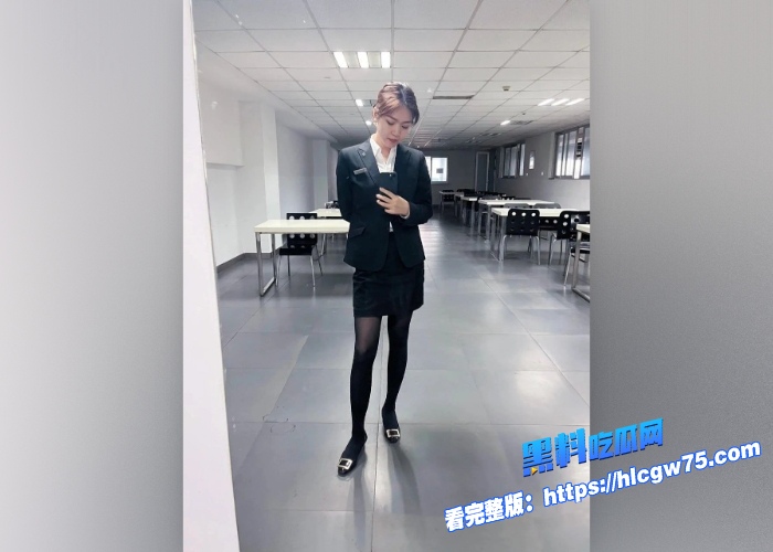 奔驰女销售为了业绩不惜出卖肉体口交啪啪一条龙服务这口活这么好姿势也这么熟练看来应该不是第一次了果然销冠都是有料的 图4