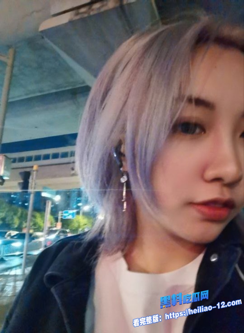 上海大奶纹身母猪荡妇喜欢给路人露自己的大奶子 1 上海大奶纹身母猪荡妇喜欢给路人露自己的大奶子 1