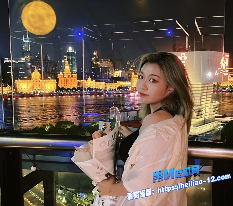 上海大奶纹身母猪荡妇喜欢给路人露自己的大奶子 2 上海大奶纹身母猪荡妇喜欢给路人露自己的大奶子 2