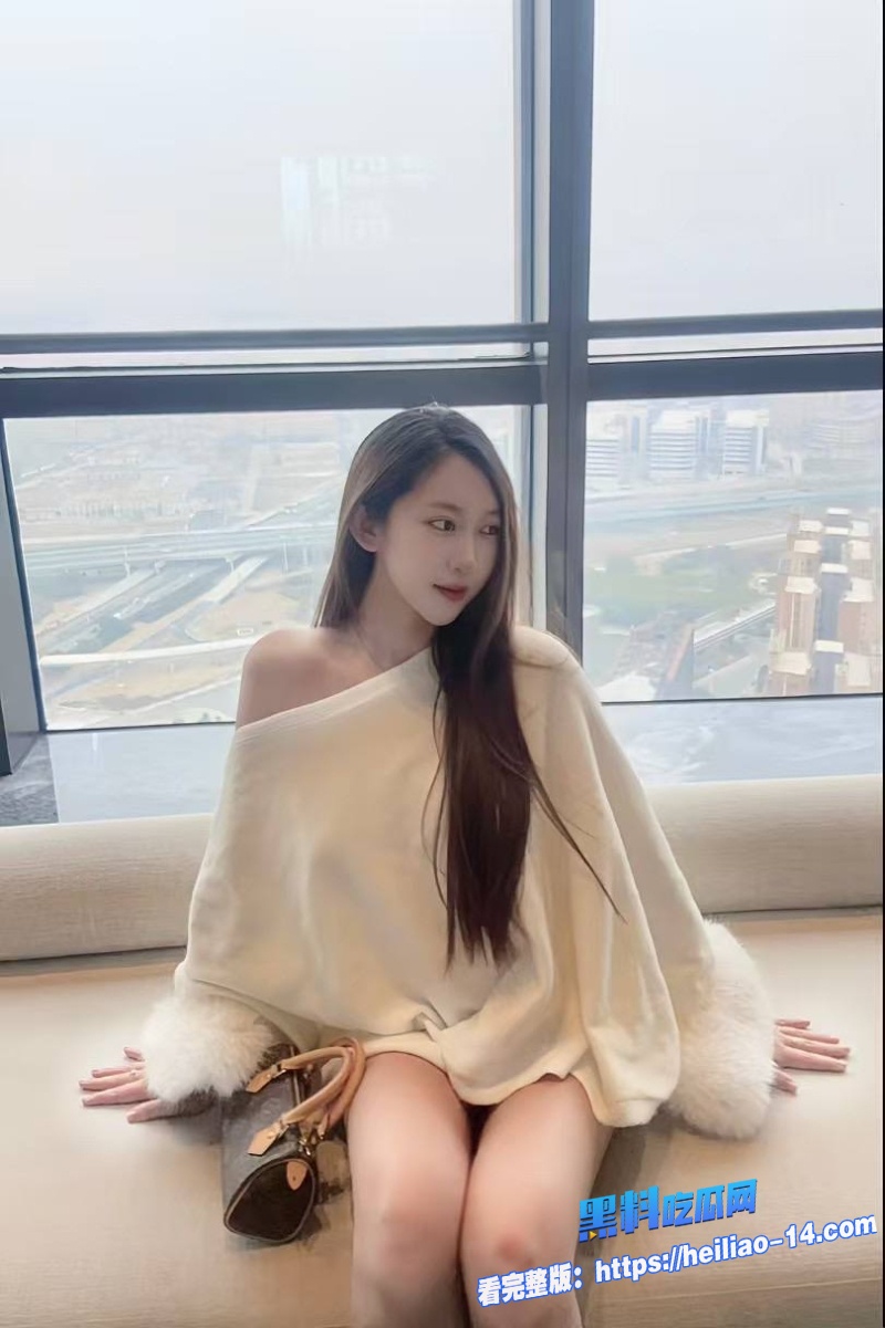 妹妹失恋后在家喝闷酒哥哥化身情感大师开导亲妹用肉棒化解妹妹痛苦 1 妹妹失恋后在家喝闷酒哥哥化身情感大师开导亲妹用肉棒化解妹妹痛苦 1