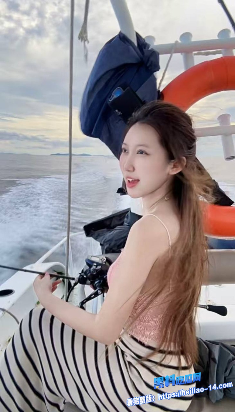 妹妹失恋后在家喝闷酒哥哥化身情感大师开导亲妹用肉棒化解妹妹痛苦 4 妹妹失恋后在家喝闷酒哥哥化身情感大师开导亲妹用肉棒化解妹妹痛苦 4