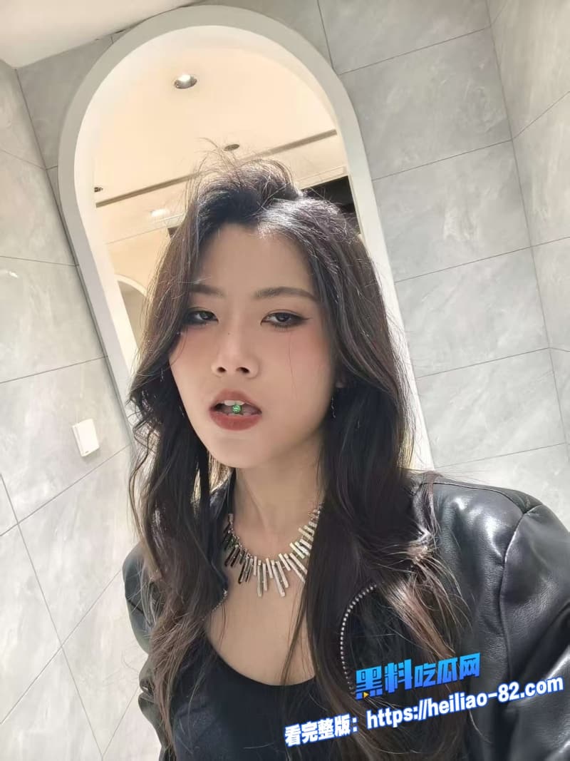 海角社区25岁长腿白虎萝莉女儿丽丽喊爸爸老公房间里乖乖打飞机又口交最后射满女儿奶子2 海角社区25岁长腿白虎萝莉女儿丽丽喊爸爸老公房间里乖乖打飞机又口交最后射满女儿奶子2