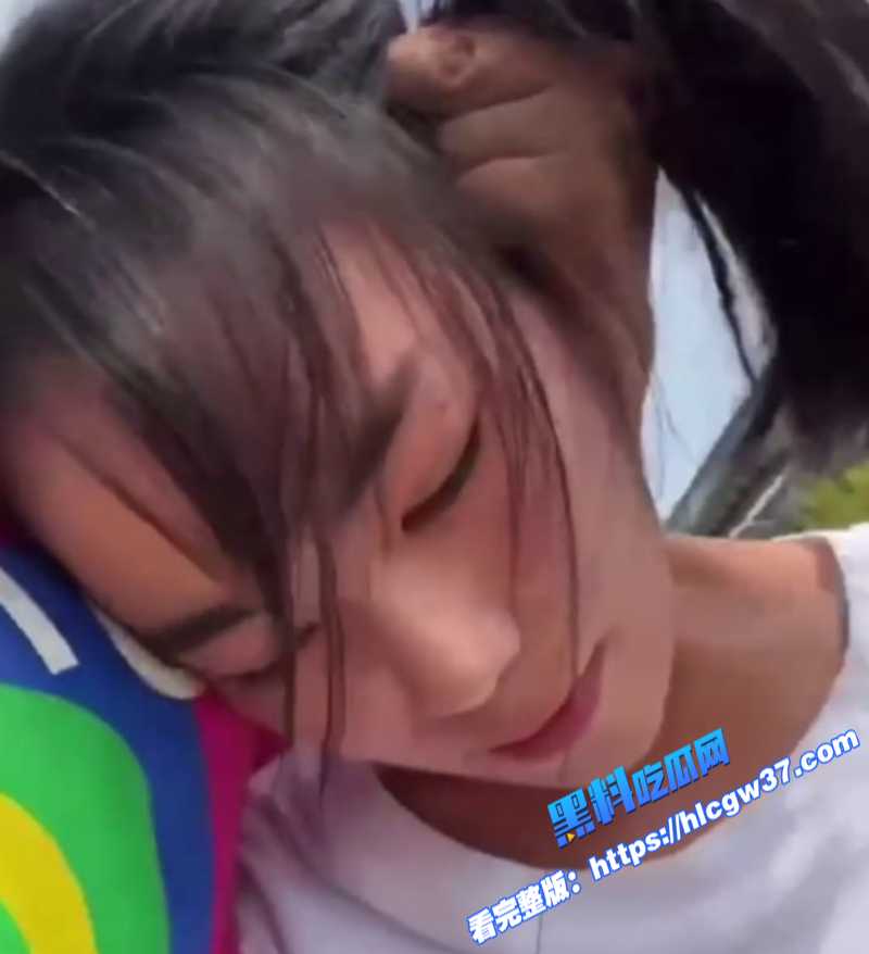 长沙明星幼儿园教师 姜灵 知三当三 出轨学生爸爸 被抓到扯着头发游街示众! 2 长沙明星幼儿园教师 姜灵 知三当三 出轨学生爸爸 被抓到扯着头发游街示众! 2