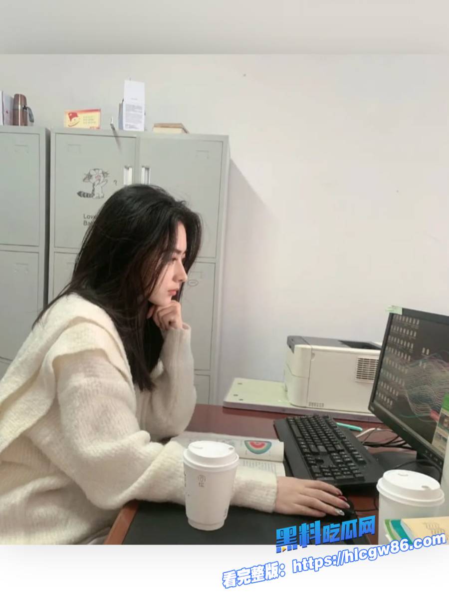艺术学院舞蹈老师出轨约炮年轻学生性爱曝光 1 艺术学院舞蹈老师出轨约炮年轻学生性爱曝光 1