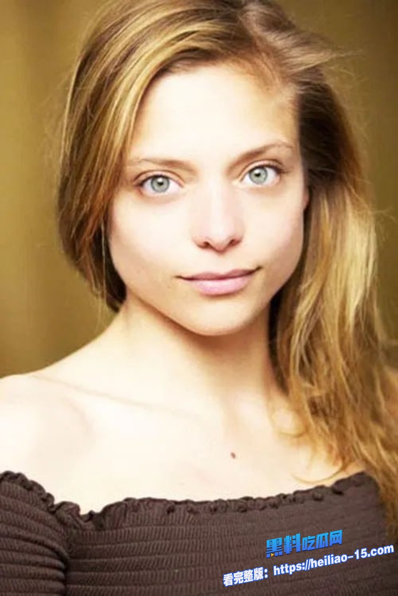 法国性感女星丽兹·布罗谢Lizzie Brocheré花样年华下海拍摄三级影片 3