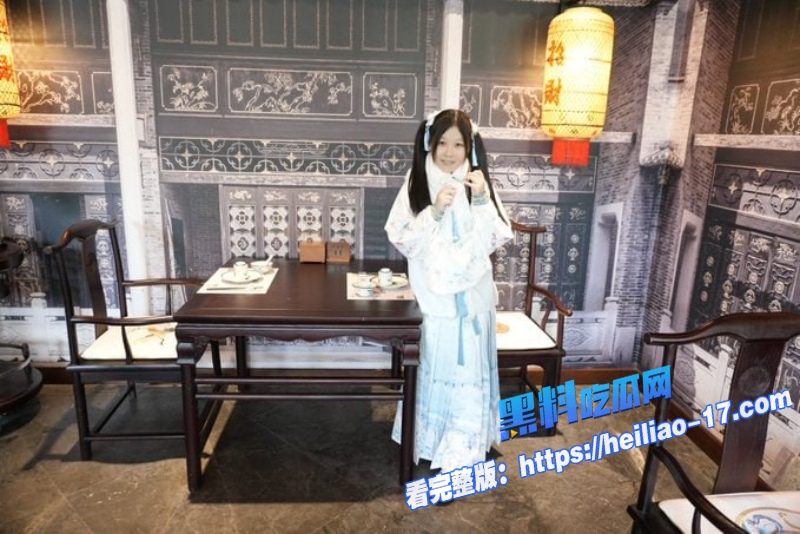 超级媚黑淫妻冰凌紫萱最新作品来袭巴西巨根黑人公牛第三视角狠操2