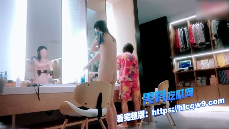 偷拍泄密澡堂清纯少女一脱衣服直接炸裂文静邻家女孩露出大奶晃不停反差谁顶得住8 偷拍泄密澡堂清纯少女一脱衣服直接炸裂文静邻家女孩露出大奶晃不停反差谁顶得住8
