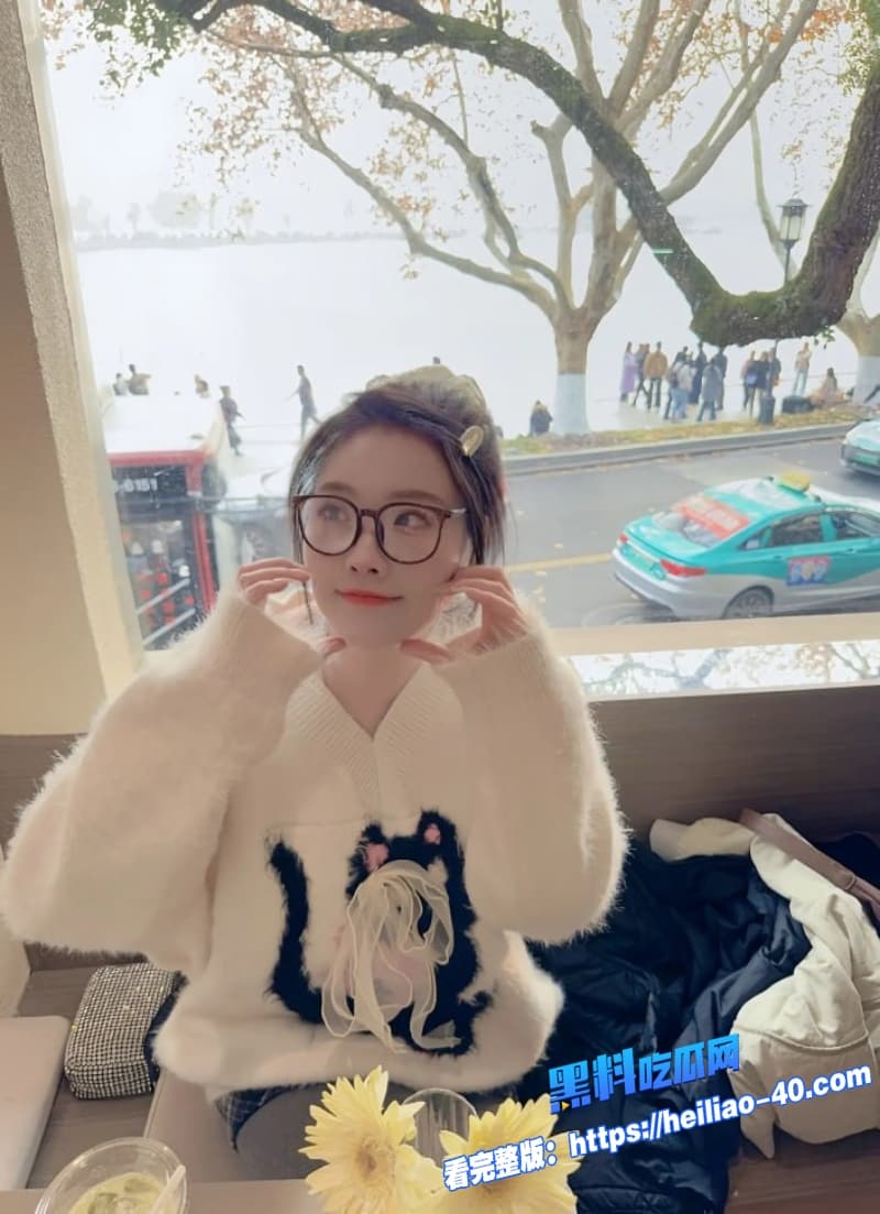 戴眼镜人妻黑丝肥臀太犯规骚少妇主动偷情骑乘小三求内射一个劲的浪叫不停1 戴眼镜人妻黑丝肥臀太犯规骚少妇主动偷情骑乘小三求内射一个劲的浪叫不停1