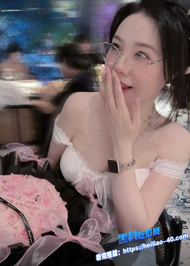 戴眼镜人妻黑丝肥臀太犯规骚少妇主动偷情骑乘小三求内射一个劲的浪叫不停5 戴眼镜人妻黑丝肥臀太犯规骚少妇主动偷情骑乘小三求内射一个劲的浪叫不停5