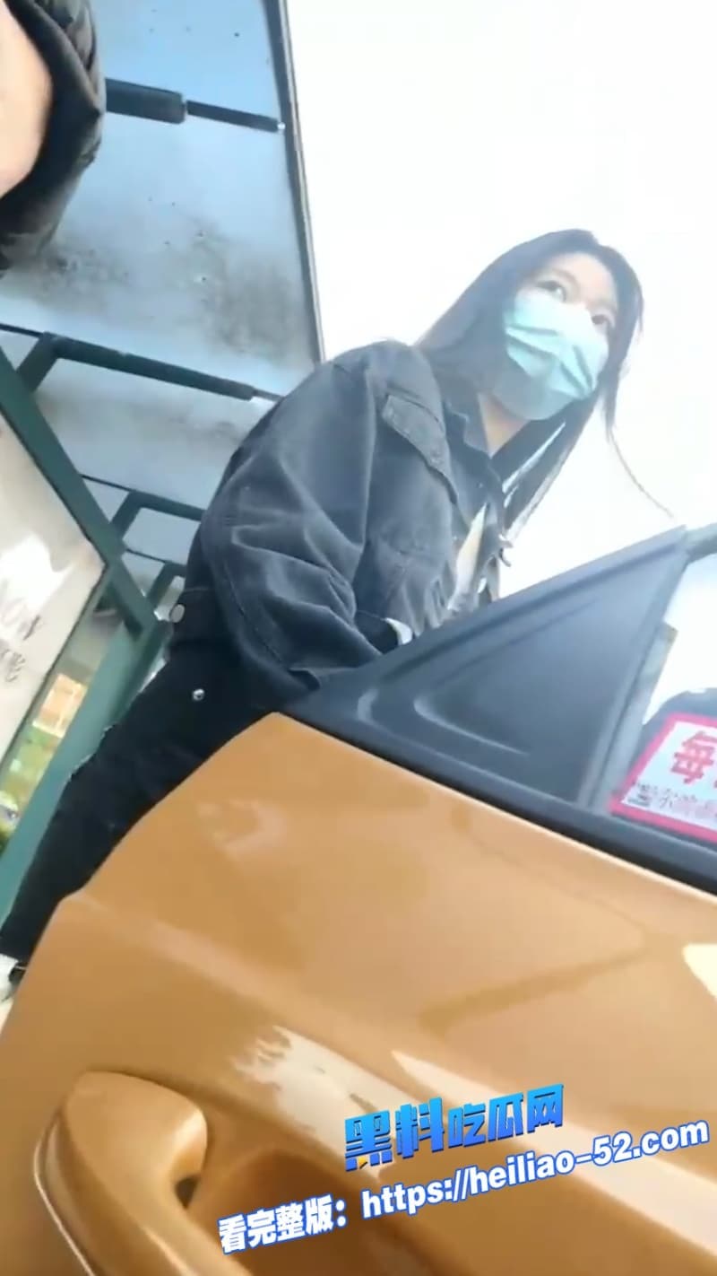 街射大神尾随美女狂射身上 一路从商场到街头精液直喷白裙黑丝腿 胆子大到离谱 9