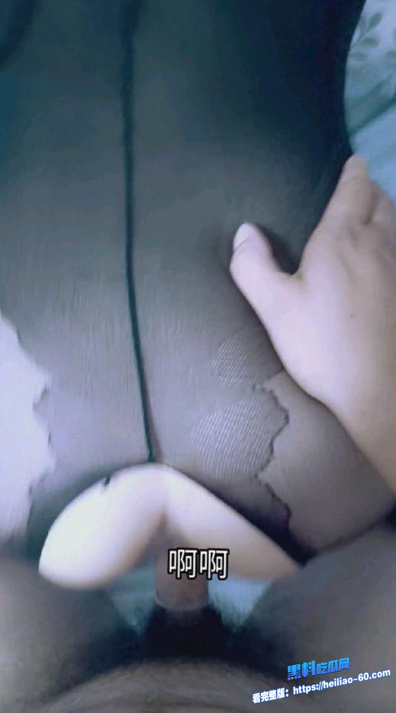 海角姐弟乱伦极品姐姐身材情趣黑丝勾引弟弟骚穴遭巨屌疯狂打桩温馨家庭瞬间变成淫荡现场11 海角姐弟乱伦极品姐姐身材情趣黑丝勾引弟弟骚穴遭巨屌疯狂打桩温馨家庭瞬间变成淫荡现场11