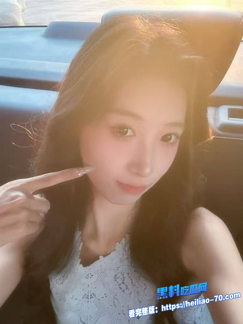 海角社区19岁反差女儿穿灰丝玩手机被爸后入狂干叫闺蜜名字内射4 海角社区19岁反差女儿穿灰丝玩手机被爸后入狂干叫闺蜜名字内射4