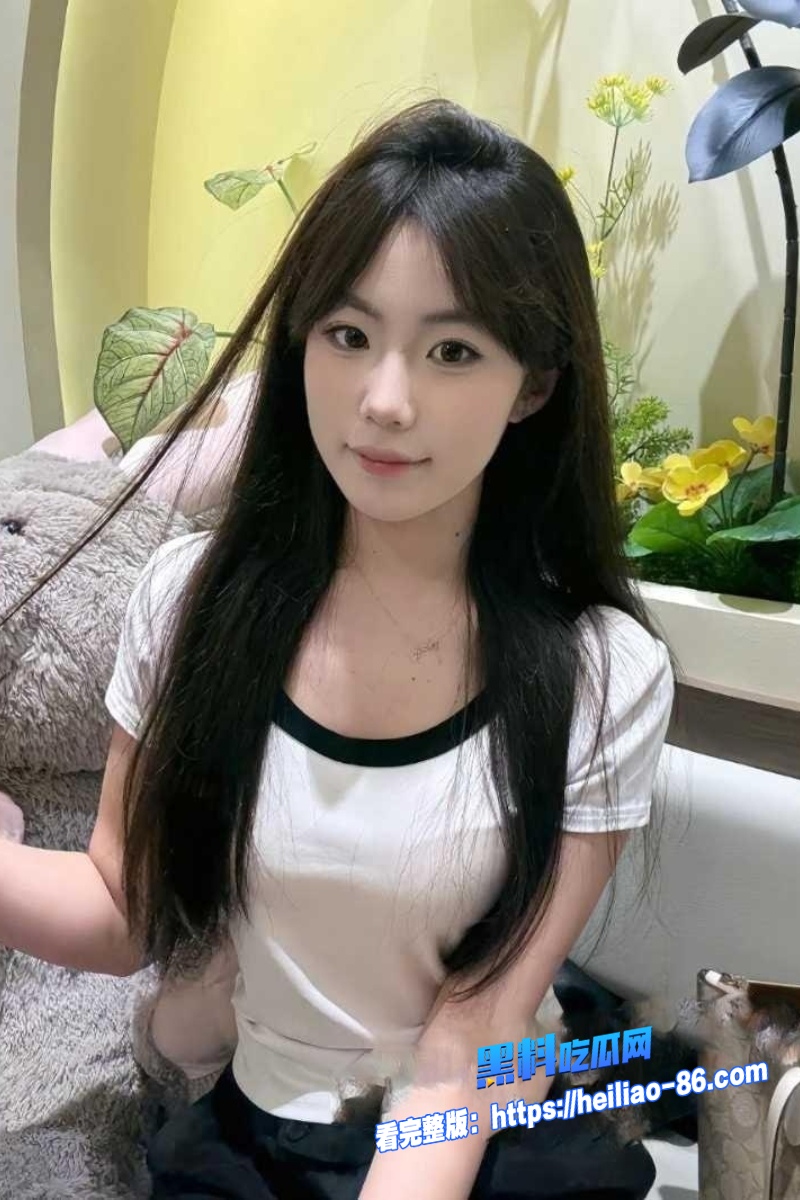 顶级反差婊 小羊MM 圣诞特辑视频流出 手持按摩棒疯狂自慰 骚穴被疯狂抽插到外翻！10