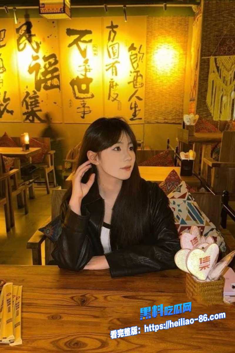 顶级反差婊 小羊MM 圣诞特辑视频流出 手持按摩棒疯狂自慰 骚穴被疯狂抽插到外翻！11