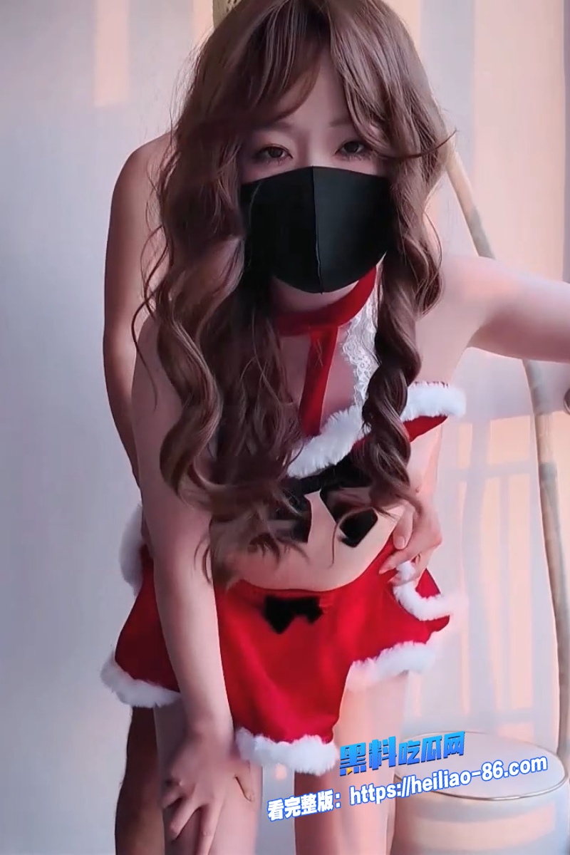 顶级反差婊 小羊MM 圣诞特辑视频流出 手持按摩棒疯狂自慰 骚穴被疯狂抽插到外翻！9