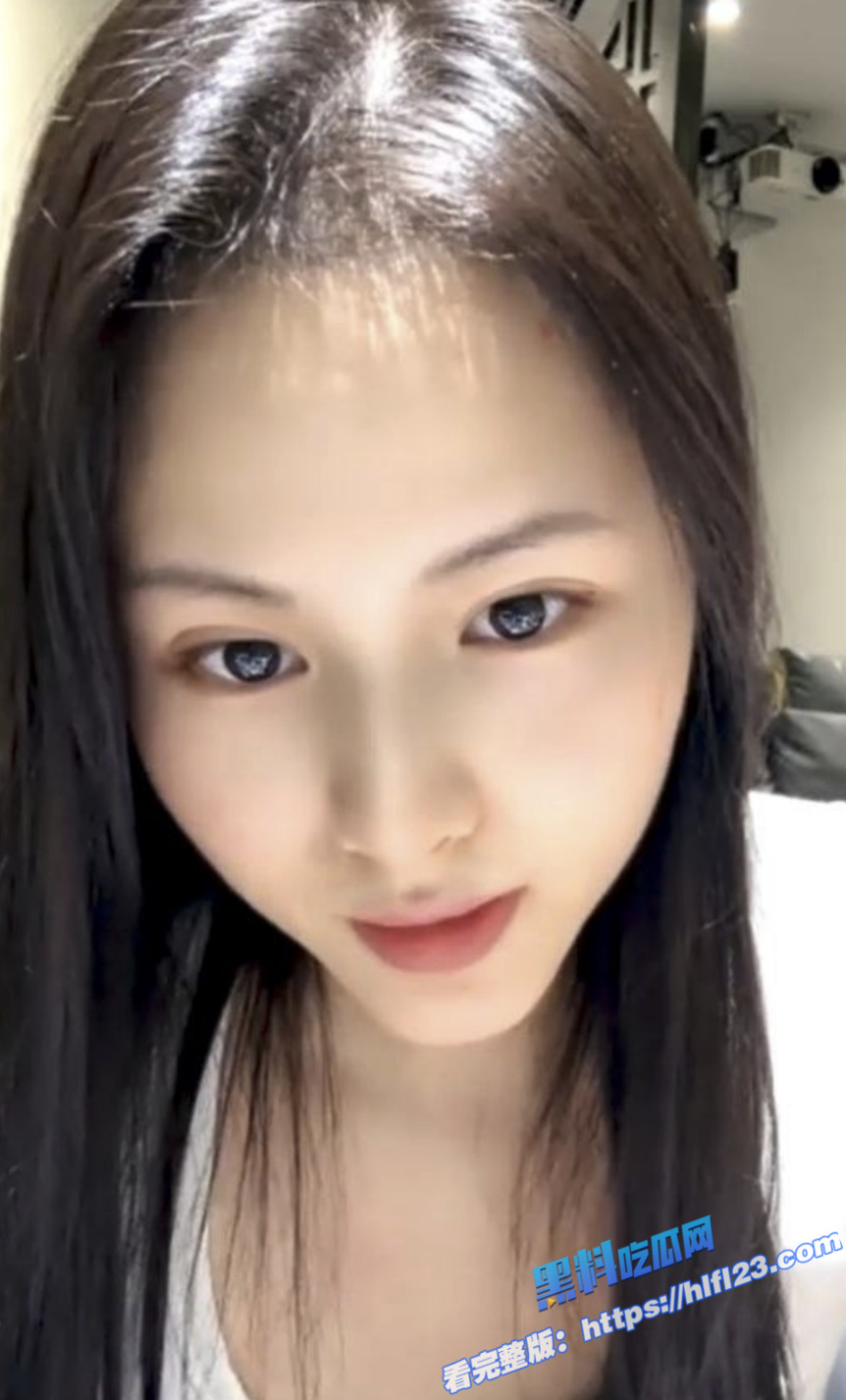 极品美少妇 开心话梅 为了钱下海直播自慰 肤白貌美骚穴粉嫩 谁看了不迷糊呢？3