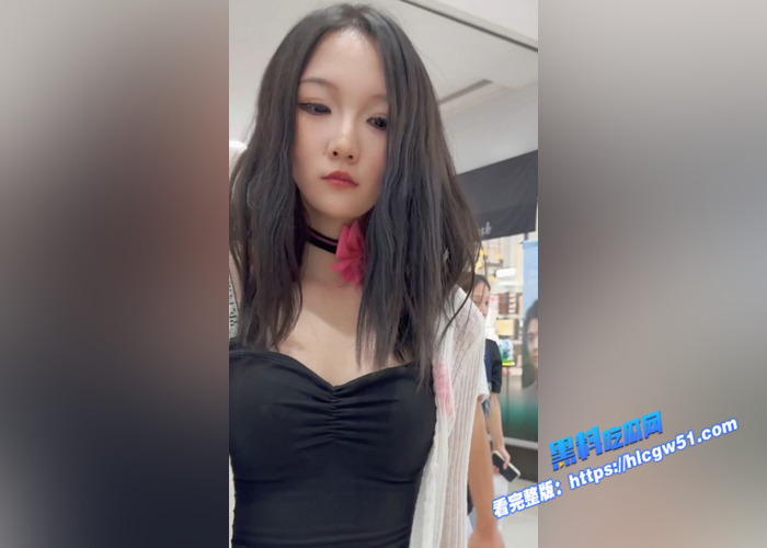 街头抄底偷拍！偷拍大神商场抄底包臀裙小姐姐 高颜值气质美女 性感黑色内内一览无余1