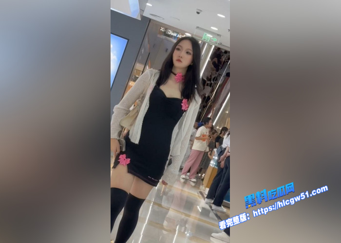 街头抄底偷拍！偷拍大神商场抄底包臀裙小姐姐 高颜值气质美女 性感黑色内内一览无余2