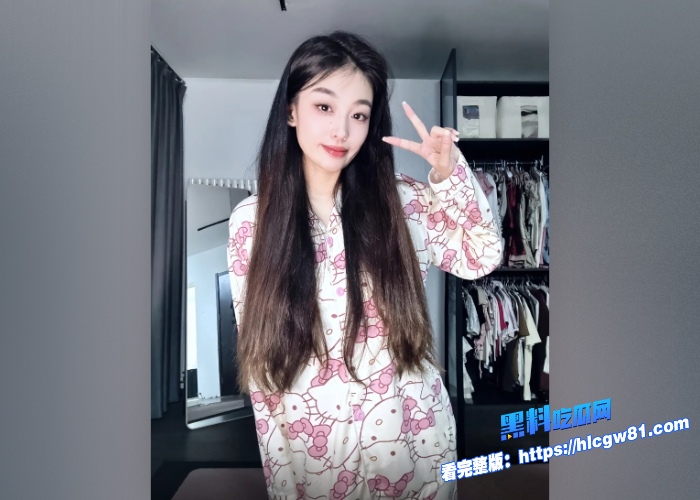抖音颜值擦边网红Aying和多金男友爱爱视频流出极品奶子被揉捏后入浪蹄子蜜桃玉臀特别卖力 图4 抖音颜值擦边网红Aying和多金男友爱爱视频流出极品奶子被揉捏后入浪蹄子蜜桃玉臀特别卖力 图4